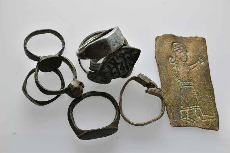 Lot of ancient rings and object.SOLD AS SEEN NO RETURNS.