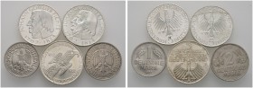 Deutsche Münzen und Medaillen ab 1871 
 Lots 
 Lot (5 Stücke): BRD . 5 DM 1952 Germanisches Museum; 2x 5 DM 1964 Fichte; 2 DM 1951 D Ähren und Traub...