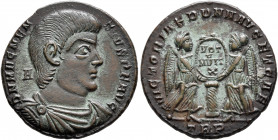 Magnentius, 350-353. Maiorina (Bronze, 21 mm, 4.80 g, 12 h), Treveri, August-December 350. D N MAGNEN-TIVS P F AVG Bare-headed, draped and cuirassed b...