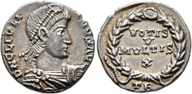 Julian II, 360-363. Siliqua (Silver, 15 mm, 1.92 g, 12 h), Treveri. D N CL IVLI-ANVS AVG Pearl-diademed, draped and cuirassed bust of Julian II to rig...