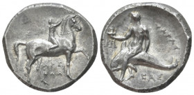 Calabria, Tarentum Nomos circa 302-80, AR 22.00 mm., 7.94 g.
Boy rider r., crowning his horse; above, ΣΑ and below horse, ΑΡΕ / ΘΩΝ. Rev. TAPAΣ Oecis...