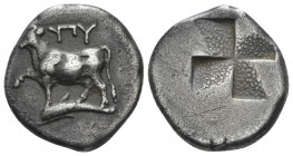 Thrace, Byzantium Drachm circa 387-339, AR 17.00 mm., 5.13 g.
Heifer standing l. atop dolphin; above, monogram. Rev. Quadripartite incuse square, wit...