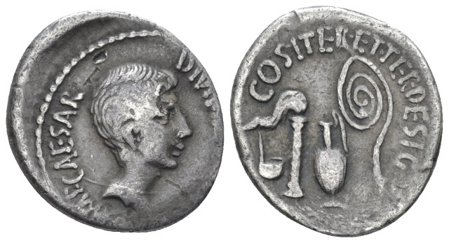 C. Caesar Octavianus. Denarius 37,, AR 18.50 mm., 3.63 g.
IMP·CAESAR· DIVI·F·II...