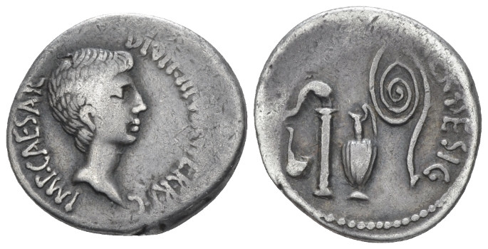 C. Caesar Octavianus. Denarius 37,, AR 18.50 mm., 3.63 g.
IMP·CAESAR· DIVI·F·II...