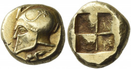 Phocaea 
Hecte circa 521-478, EL 2.55 g. Helmeted head l.; bowl decorated with palmette; below, seal. Rev. Quadripartite incuse square. SNG von Auloc...