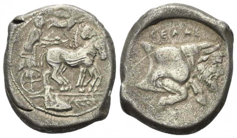 Sizilien. Gela.

 Tetradrachme (Silber). Ca. 440 - 430 v. Chr.
Vs: Quadriga l...