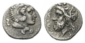 Sizilien. Gela.

 Litra (Silber). Ca. 316 - 310 v. Chr.
Vs: Kopf des jugendlichen Herakles mit Löwenfell rechts, dahinter Astragal.
Rs: Kopf des F...