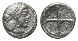 Sizilien. Syrakus.

 Obol (Silber). Ca. 475 - 470 v. Chr.
Vs: Kopf der Arethousa rechts.
Rs: Vierspeichiges Rad.

8 mm. 0,55 g. 

HGC 2, 1371;...