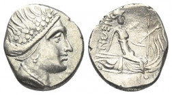 Euböa. Histiaia.

 Tetrobol (Silber). Ca. 3. - 2. Jhdt. v. Chr.
Vs: Kopf der Nymphe Histiaia mit Kranz aus Weinlaub und Reben rechts.
Rs: Die Nymp...