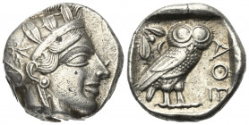 Attika. Athen.

 Tetradrachme (Silber). Ca. 454 - 404 v. Chr.
Vs: Kopf der Athena mit ölzweiggeschmücktem attischem Helm, Ohranhänger und Halskette...
