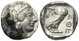 Attika. Athen.

 Tetradrachme (Silber). Ca. 454 - 404 v. Chr.
Vs: Kopf der Athena mit ölzweiggeschmücktem attischem Helm, Ohranhänger und Halskette...