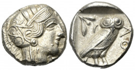 Attika. Athen.

 Tetradrachme (Silber). Ca. 454 - 404 v. Chr.
Vs: Kopf der Athena mit ölzweiggeschmücktem attischem Helm, Ohranhänger und Halskette...