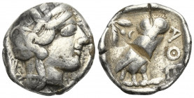 Attika. Athen.

 Tetradrachme (Silber). Ca. 454 - 404 v. Chr.
Vs: Kopf der Athena mit ölzweiggeschmücktem attischem Helm, Ohranhänger und Halskette...