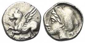 Korinthia. Korinth.

 Drachme (Silber). Ca. 345 - 307 v. Chr.
Vs: Pegasos nach links fliegend, darunter Koppa.
Rs: Kopf der Aphrodite mit Sakkos l...