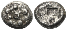 Kleinasien. Ungesicherte Münzstätten.

 Stater (Silber). 6. Jhdt. v. Chr.
Vs: Tatzenförmige Gestaltung.
Rs: Quadratum incusum.

19 mm. 10,86 g. ...