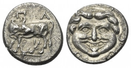 Mysien. Parion.

 Hemidrachme (Silber). 4. Jhdt. v. Chr.
Vs: Stier mit zurückgewandtem Kopf nach links stehend, zwischen den Beinen Bukranion.
Rs:...