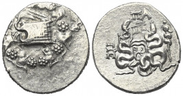 Mysien. Pergamon.

 Cistophor (Silber). Ca. 166 - 67 v. Chr.
Vs: Cista mystica mit halb geöffnetem Deckel, aus der sich eine Schlange herauswindet;...