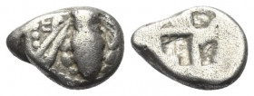 Ionien. Ephesos.

 Diobol (Silber). Ca. 550 - 500 v. Chr.
Vs: Biene.
Rs: Viergeteiltes Quadratum incusum.

10 mm. 1,09 g. 

Karwiese Serie VI,...
