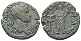 Judäa. Caesarea Maritima. Traianus (98 - 117 n. Chr.).

 Bronze.
Vs: Büste mit Lorbeerkranz rechts.
Rs: Traian in Toga mit Füllhorn und Patera an ...
