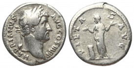 Hadrianus (117 - 138 n. Chr.).

 Denar (Silber). 133 n. Chr. Rom.
Vs: HADRIANVS AVG COS III P P. Kopf mit Lorbeerkranz rechts.
Rs: PIETAS AVG. Pie...