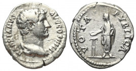Hadrianus (117 - 138 n. Chr.).

 Denar (Silber). 137 n. Chr. Rom.
Vs: HADRIANVS AVG COS III P P. Kopf rechts.
Rs: VOTA PVBLICA. Hadrianus in Toga ...