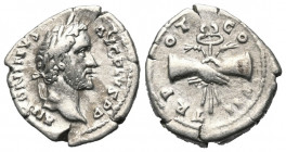 Antoninus Pius (138 - 161 n. Chr.).

 Denar (Silber). 139 n. Chr. Rom.
Vs: ANTONINVS AVG PIVS P P. Kopf mit Lorbeerkranz rechts.
Rs: TR POT COS II...