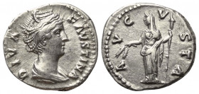 Faustina I. (gest. 141 n. Chr.). Diva Faustina I.

 Denar (Silber). Nach 141 n. Chr. Rom.
Vs: DIVA FAVSTINA. Drapierte Büste rechts.
Rs: AVGVSTA. ...