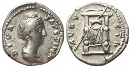Faustina I. (gest. 141 n. Chr.). Diva Faustina I.

 Denar (Silber). Nach 141 n. Chr. Rom.
Vs: DIVA FAVSTINA. Drapierte Büste rechts.
Rs: AVGVSTA. ...