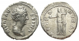 Faustina I. (gest. 141 n. Chr.). Diva Faustina I.

 Denar (Silber). Nach 141 n. Chr. Rom.
Vs: DIVA AVG FAVSTINA. Drapierte Büste rechts.
Rs: AETER...