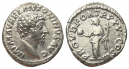Marcus Aurelius (161 - 180 n. Chr.).

 Denar (Silber). 161 - 162 n. Chr. Rom.
Vs: IMP M AVREL ANTONINVS AVG. Kopf rechts.
Rs: PROV DEOR TR P XVI C...