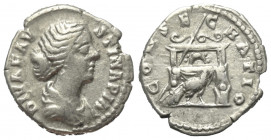 Faustina II. (gest. 176 n. Chr.). Diva Faustina II.

 Denar (Silber). Nach 176 n. Chr. Rom.
Vs: DIVA FAVSTINA PIA. Drapierte Büste rechts.
Rs: CON...
