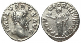 Lucius Verus (161 - 169 n. Chr.).

 Denar (Silber). 163 n. Chr. Rom.
Vs: IMP L VERVS AVG. Kopf rechts.
Rs: PROV DEOR TR P III COS II. Providentia ...