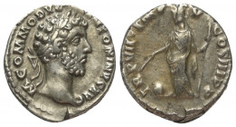 Commodus (177 - 192 n. Chr.).

 Denar (Silber). 182 n. Chr. Rom.
Vs: M COMMODVS ANTONINVS AVG. Kopf mit Lorbeerkranz rechts.
Rs: TR P VII IMP V CO...