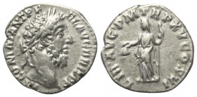 Commodus (177 - 192 n. Chr.).

 Denar (Silber). 190 n. Chr. Rom.
Vs: M COMM ANT P FEL AVG BRIT P P. Kopf mit Lorbeerkranz rechts.
Rs: LIB AVG TR P...