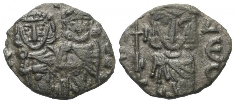 Constantinus V. (741 - 775 n. Chr.) mit Leo IV. und Leo III.

 Follis (Kupfer)...