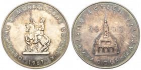 Deutschland. Deutsche Demokratische Republik.

 Medaille (Silber). 1967.
Auf die Gustav-Adolph-Kapelle zu Lützen. Unsigniert. 
Vs: Reiter zu Pferd...