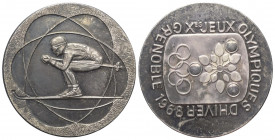 Sport. Olympische Spiele.

 Medaille (Silber). 1968. Paris.
X Olympische Winterspiele, Grenoble. 1968. Offizielle Slalom-Gedenkmünze. 
Vs: Slalomf...