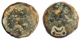 UNTIKESKEN. Similar a la anterior, pero con contramarca: luna, dos puntos y palma en el rev. AE 21,97 g. Pátina verde la moneda RC y el resello. CC-14...