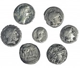 3 denarios de República Romana, 2 quinarios de República Romana y Augusto, 2 denarios de Julio César y Augusto. Total 7 monedas. El denario de Augusto...