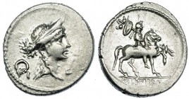AEMILIA. Denario. Roma (61 a.C.). A/ Cabeza diademada de Roma a der., delante, símpulo, y detrás, corona. R/ En el exergo: M. LEPIDVS. FFC-104. SB-20....