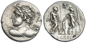 CAESIA. Denario. Sur de Italia (112-111 a.C.). A/ Busto diademado de Apolo Vejovis a izq. con haz de flechas; detrás AP en monograma. R/ Los dioses La...