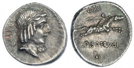 CALPURNIA. Denario. Roma (90-89 a. C.). A/ XXXXIII, detrás de la cabeza. R/ Número encima del jinete; debajo del jinete: L. PISO FRVGI y debajo: ROMA ...