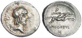 CALPURNIA. Denario. Roma (90-89 a.C.). A/ O detrás de la cabeza y E debajo del mentón. R/ L. PISO FRVGI; O encima del jinete y N debajo de la leyenda....