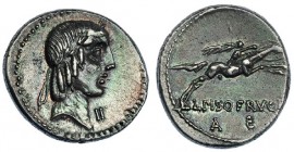 CALPURNIA. Denario. Roma (90-89 a.C.). A/ Número II debajo del mentón. R/ La PISO FRVG., debajo letras A y E. FFC-290. Pátina gris. EBC-.