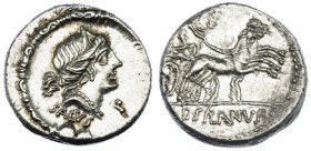 JUNIA. Denario. Roma (91 a.C.). R/ La Victoria en biga a der., con palma, debajo acrostolium. FFC-787. SB-17. Campos del rev. gratados. EBC-/MBC+. Ex ...