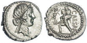 JULIO CÉSAR. Denario. Galia (47-46 a.C.). A/ Cabeza diademada de Venus a der. R/ Aeneas llevando en brazos a su padre Anchises y sosteniendo en mano d...