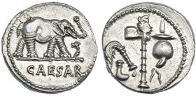 JULIO CÉSAR. Denario. Galia (54-51 a.C.). A/ Elefante grande a der. sobre carnyx; en exergo: CAESAR. R/ Símpulo, aspérgilo, hacha y apex. FFC-50. SB-4...