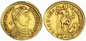 CONSTANTINO III. Sólido. Tréveris (408-411). A/ Busto del Emperador a der., drapeado y con coraza. R/ El Emperador de pie con lábaro y la Victoria sob...