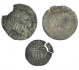 2 monedas de 1 real de busto, Sevilla y de anagrama de Burgos, 1/2 real de Cuenca. Enrique IV. Total 3 monedas. Dos con roturas. BC+/MBC-.
