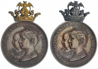 Pareja de medallas. Exposición Universal de Barcelona, una con la corona plateada y otra dorada. 1888. AE 50,2 mm. EBC.